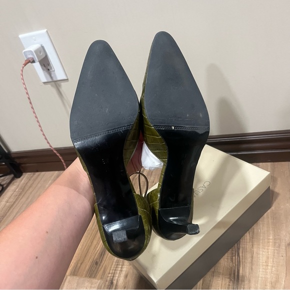 Casual Corner Green Angela Snake Heels - Picture 7 of 8